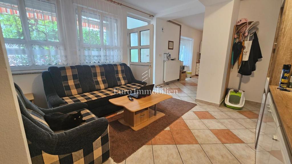 Selce casa con tre appartamenti e parcheggio