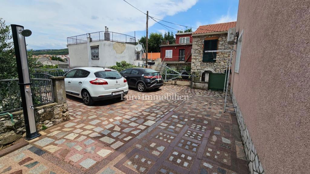 Selce casa con tre appartamenti e parcheggio