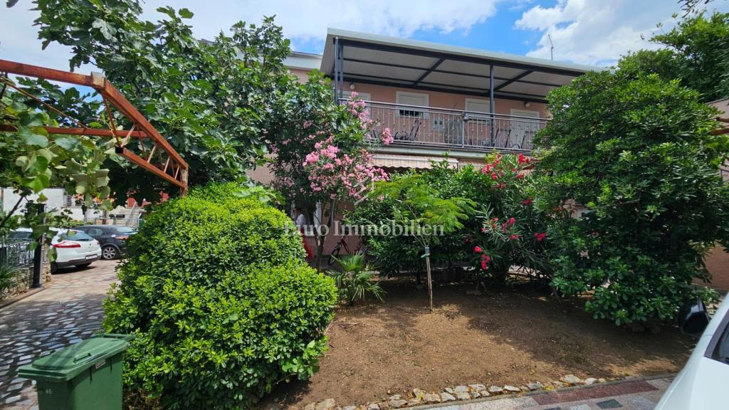 Selce casa con tre appartamenti e parcheggio