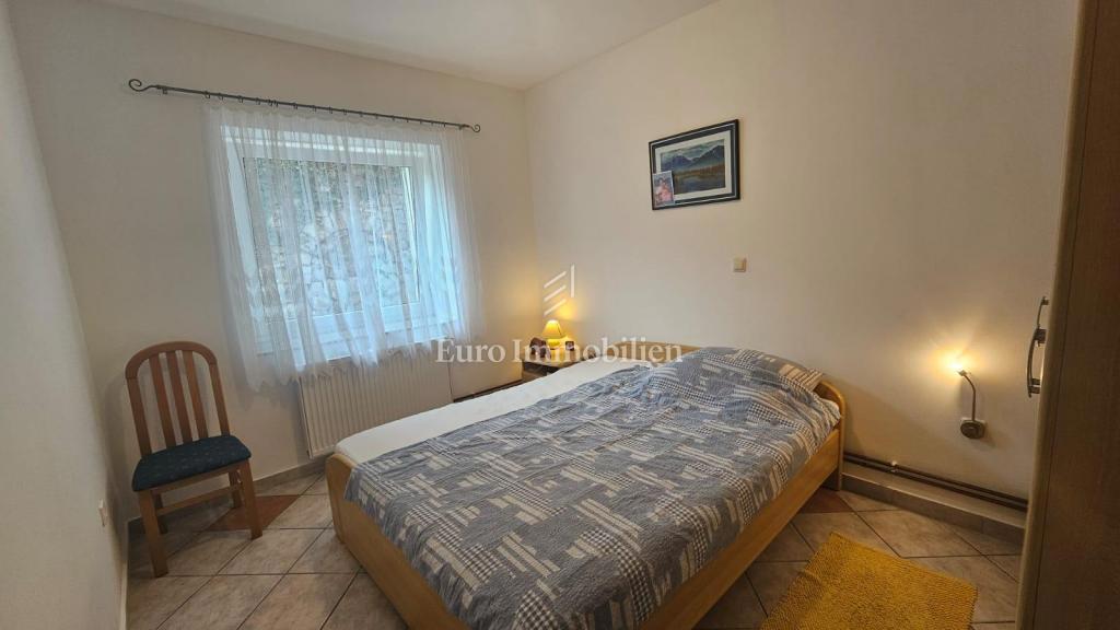 Selce casa con tre appartamenti e parcheggio