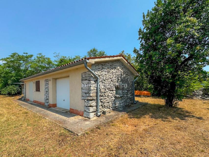 Istria - casa in pietra con edificio ausiliario e garage