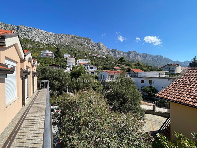 Podaca - casa con 5 appartamenti vicino alla spiaggia