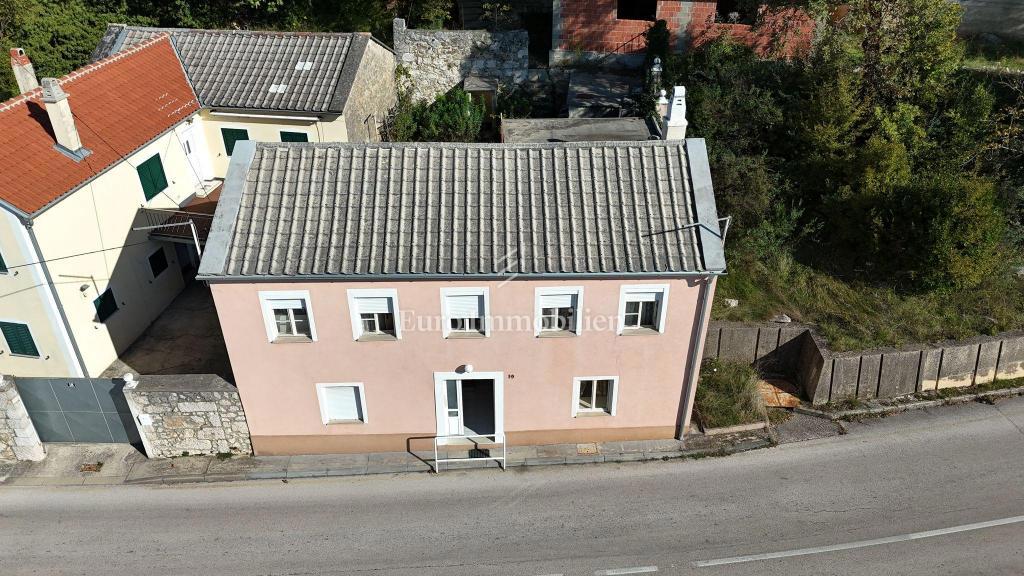 Casa con vista sul mare nell'entroterra di Crikvenica