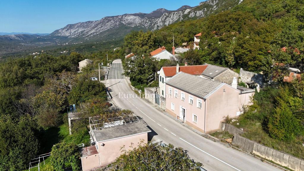 Casa con vista sul mare nell'entroterra di Crikvenica