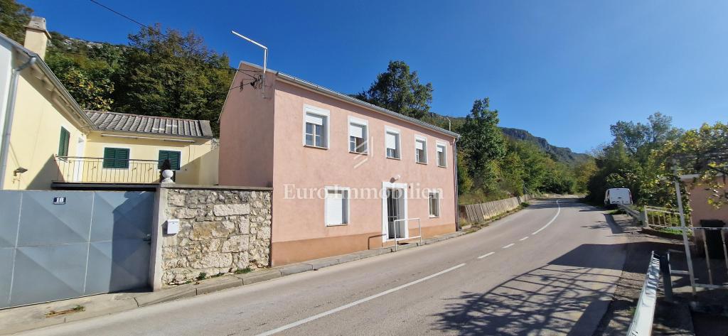 Casa con vista sul mare nell'entroterra di Crikvenica