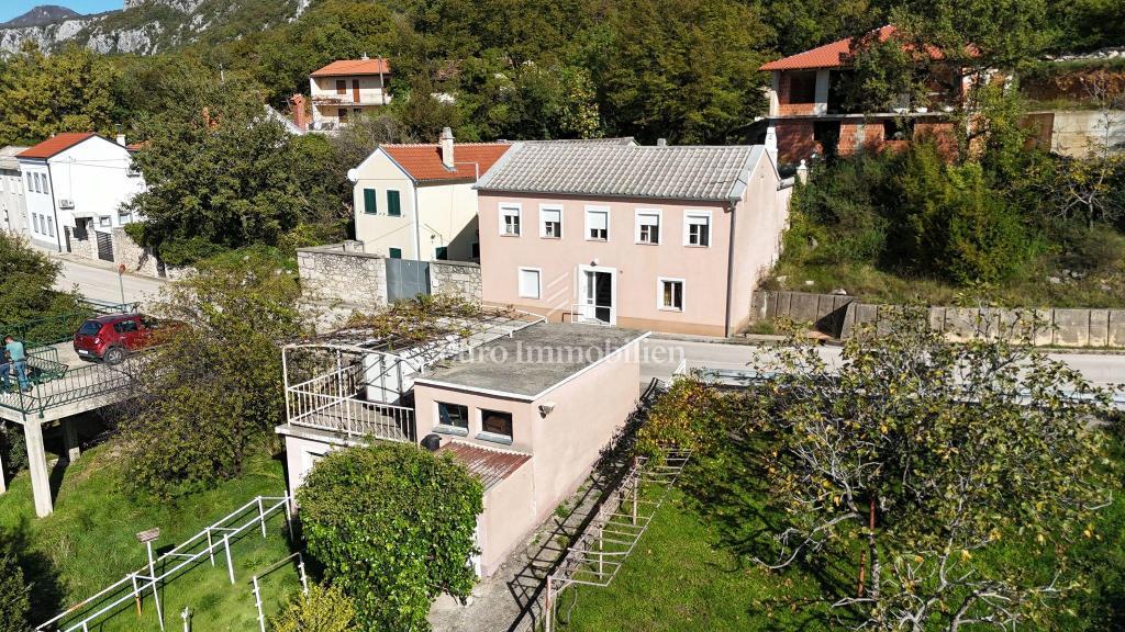 Casa con vista sul mare nell'entroterra di Crikvenica