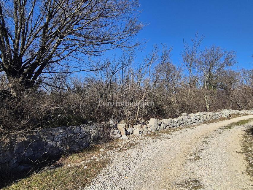 Terreno edificabile vicino a Dobrinj