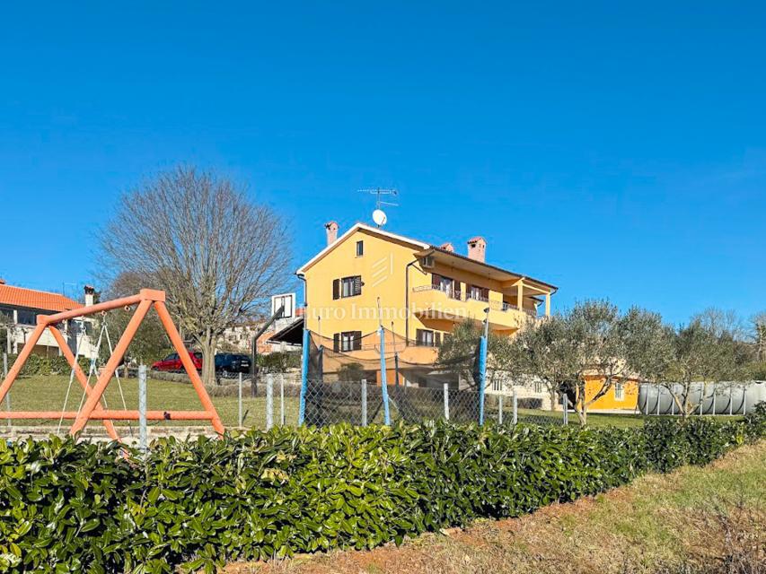 Istria - casa a tre piani con ampio giardino