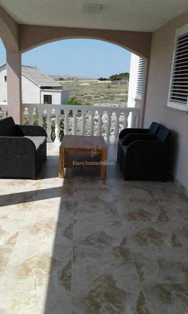 Pag - casa con 2 appartamenti