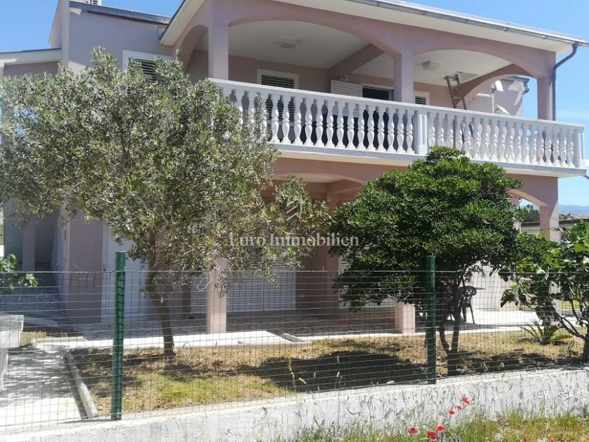 Pag - casa con 2 appartamenti