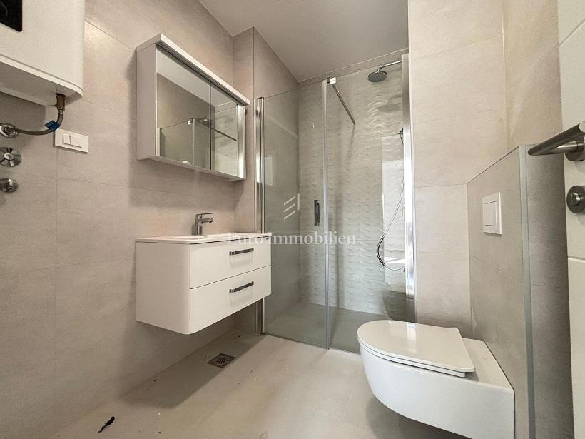 Novalja - attico in un nuovo edificio con vista mare