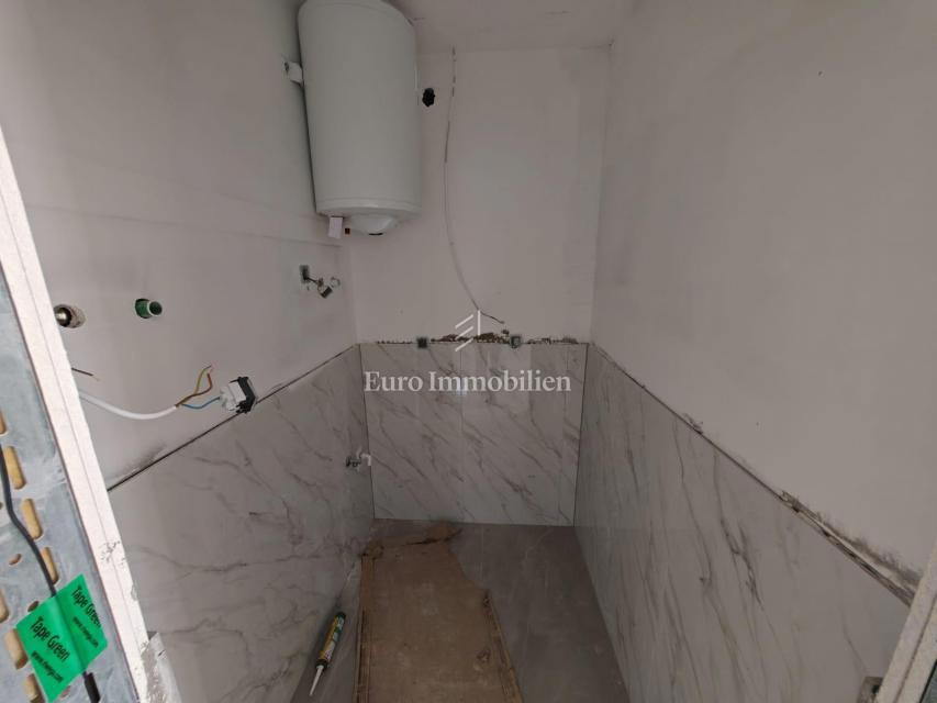 Novi Vinodolski - appartamento al piano terra in un nuovo edificio con giardino