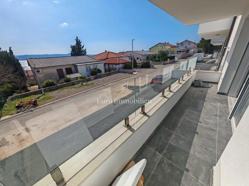 Novi Vinodolski - appartamento al piano terra in un nuovo edificio con giardino