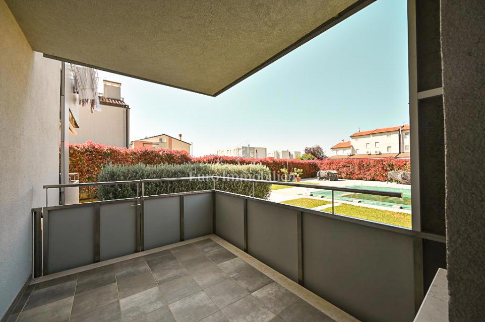 Cittanova - appartamento piano terra con piscina