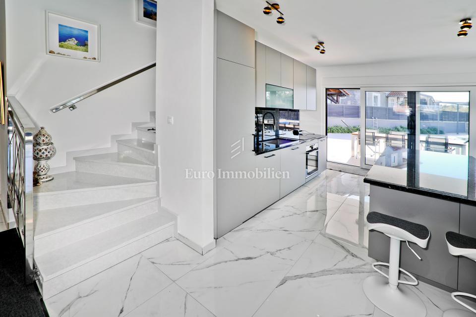 Villa moderna con vista mare - Malinska, isola di Krk