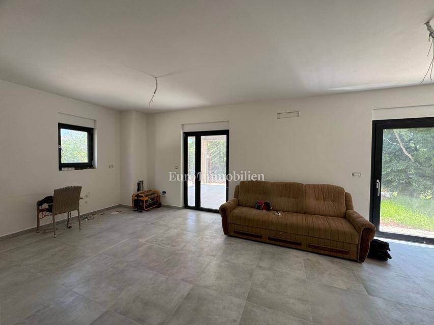 Labin - casa in posizione tranquilla