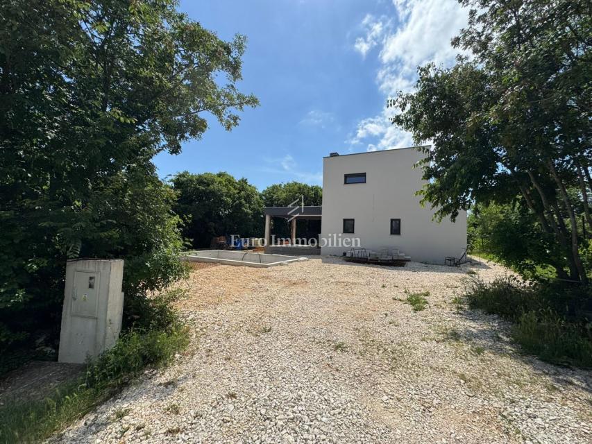 Labin - casa in posizione tranquilla