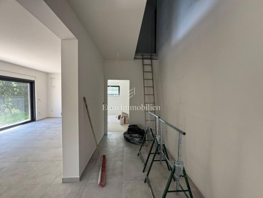 Labin - casa in posizione tranquilla