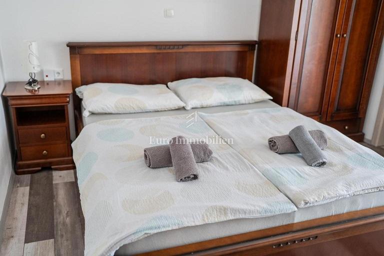 Novalja-pensione con 5 appartamenti, 2 camere e piscina