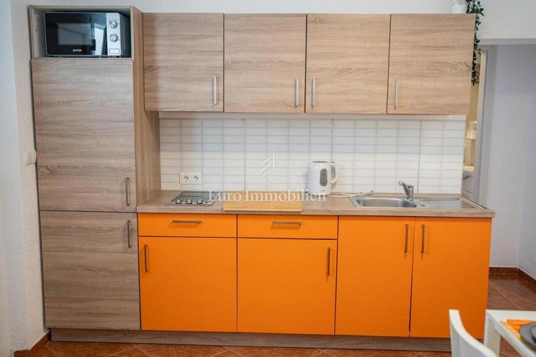 Novalja-pensione con 5 appartamenti, 2 camere e piscina