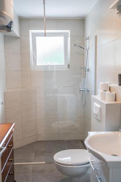 Novalja-pensione con 5 appartamenti, 2 camere e piscina