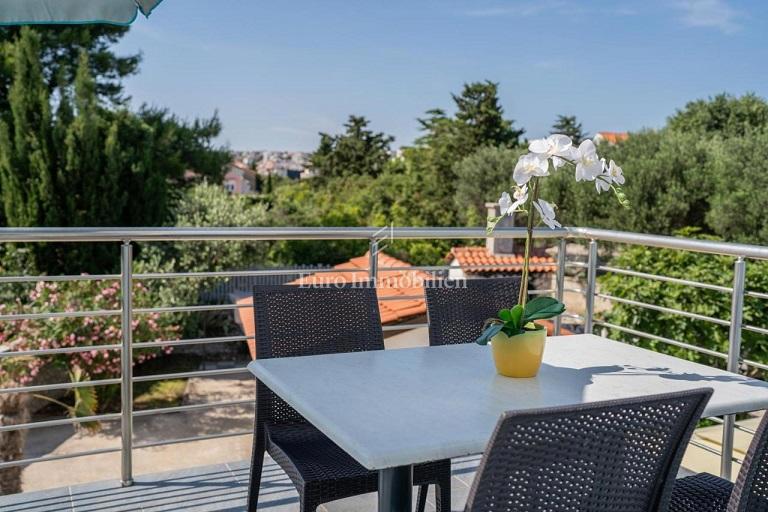 Novalja-pensione con 5 appartamenti, 2 camere e piscina