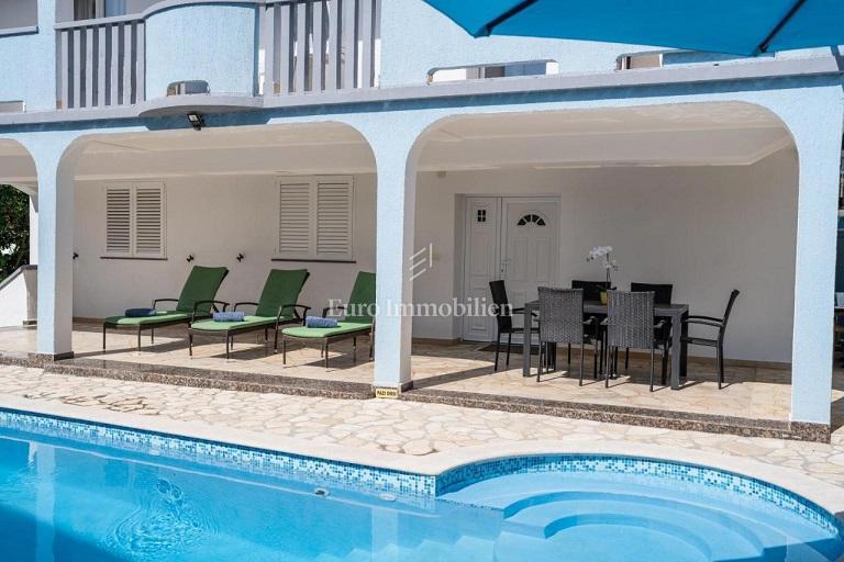 Novalja-pensione con 5 appartamenti, 2 camere e piscina