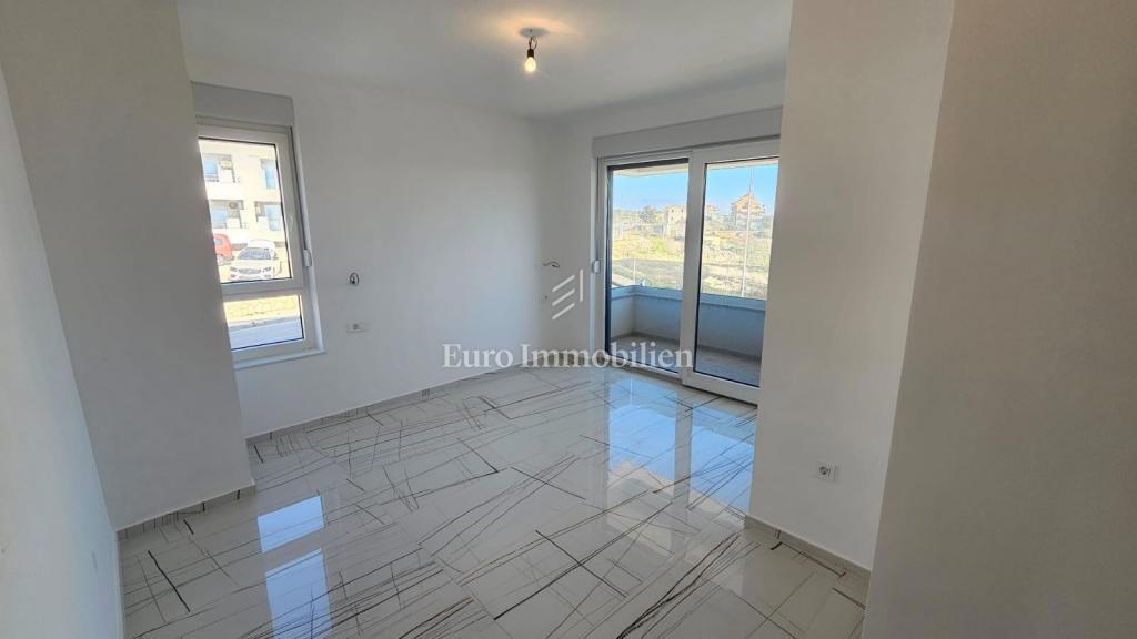Novalja - nuovo edificio vicino al mare e al centro