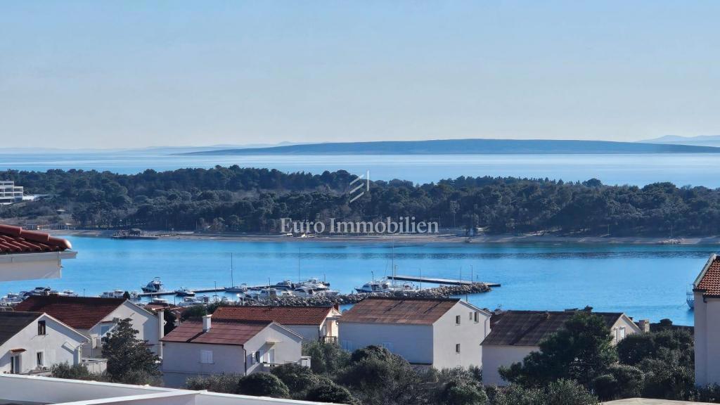 Novalja - nuovo edificio vicino al mare e al centro