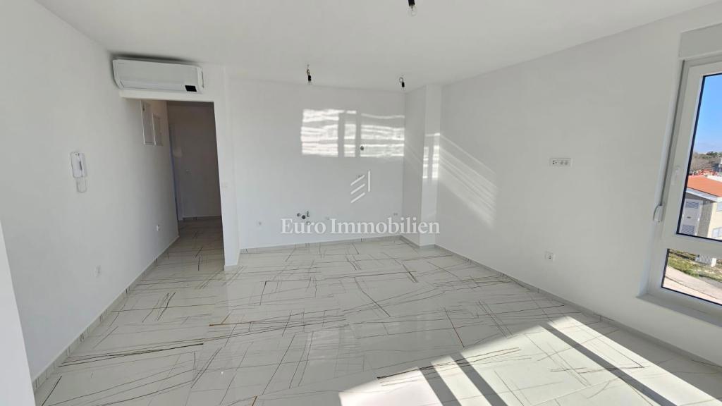 Novalja - nuovo edificio vicino al mare e al centro