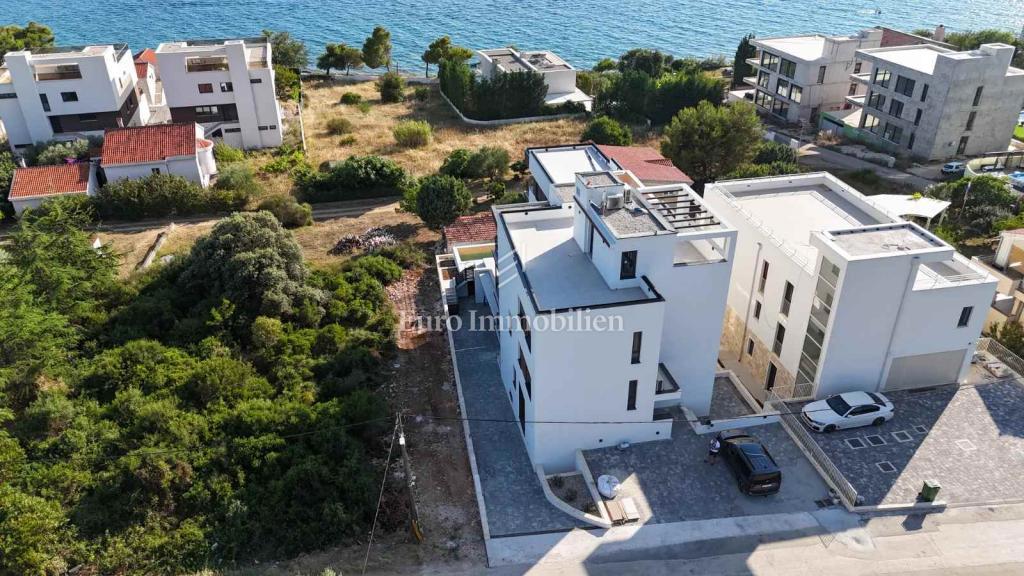 Zara, dintorni - nuovo edificio vicino al mare