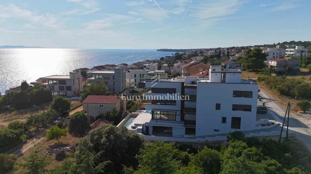 Zara, dintorni - nuovo edificio vicino al mare