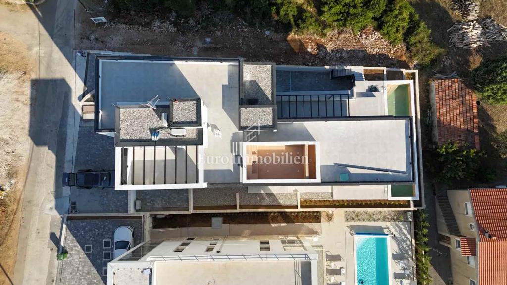 Zara, dintorni - nuovo edificio vicino al mare