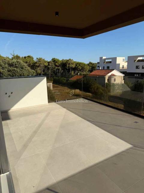 Zara, dintorni - nuovo edificio vicino al mare