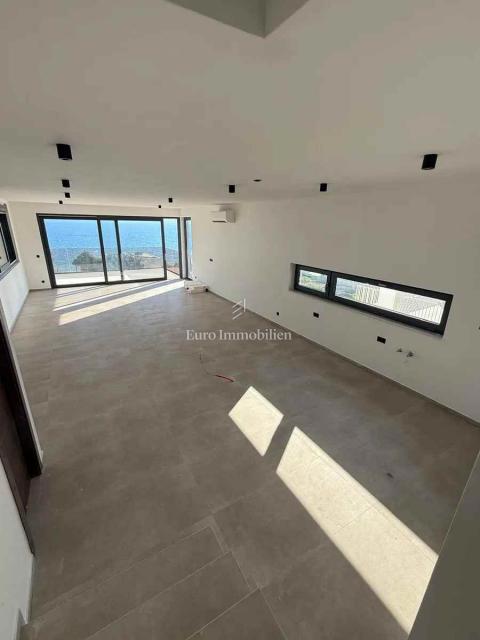 Zara, dintorni - nuovo edificio vicino al mare