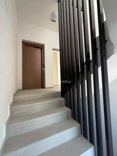 Zara, dintorni - nuovo edificio vicino al mare