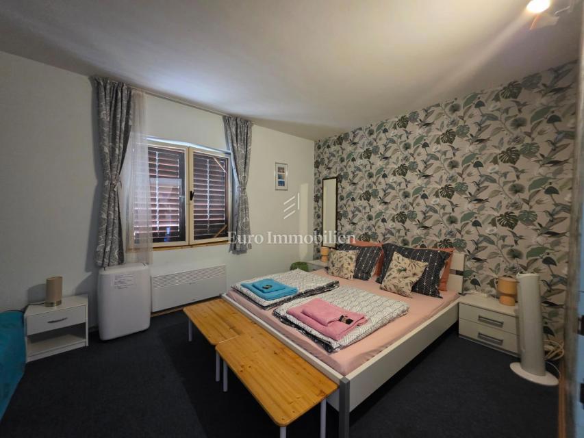 Novi Vinodolski - casa con 3 unità abitative