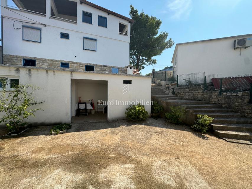 Šolta - casa con dependance