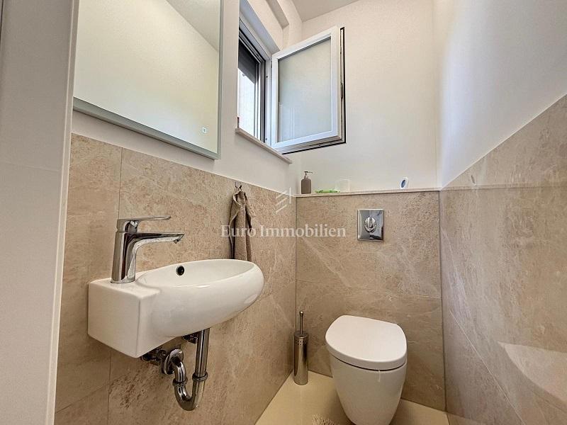 Isola di Pago, Novaglia – Appartamento duplex con cortile