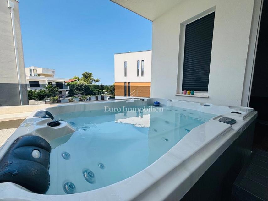 Isola di Pago, Novaglia – Appartamento duplex con cortile