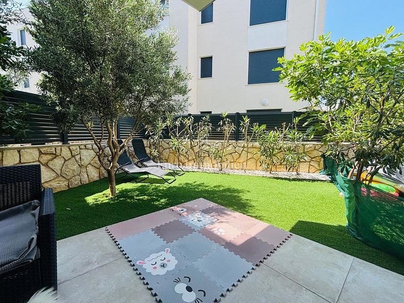 Isola di Pago, Novaglia – Appartamento duplex con cortile