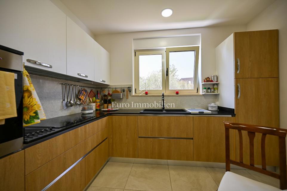 Istria, Cittanova – Casa arredata con splendido giardino curato