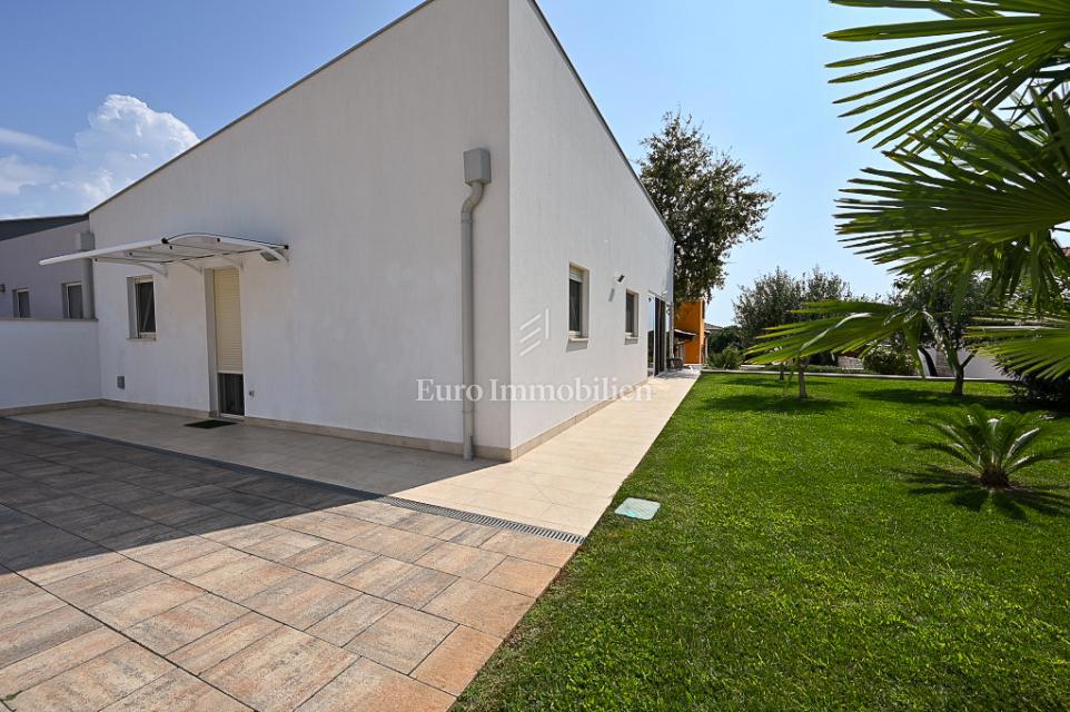 Istria, Cittanova – Casa arredata con splendido giardino curato