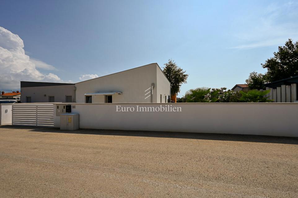 Istria, Cittanova – Casa arredata con splendido giardino curato