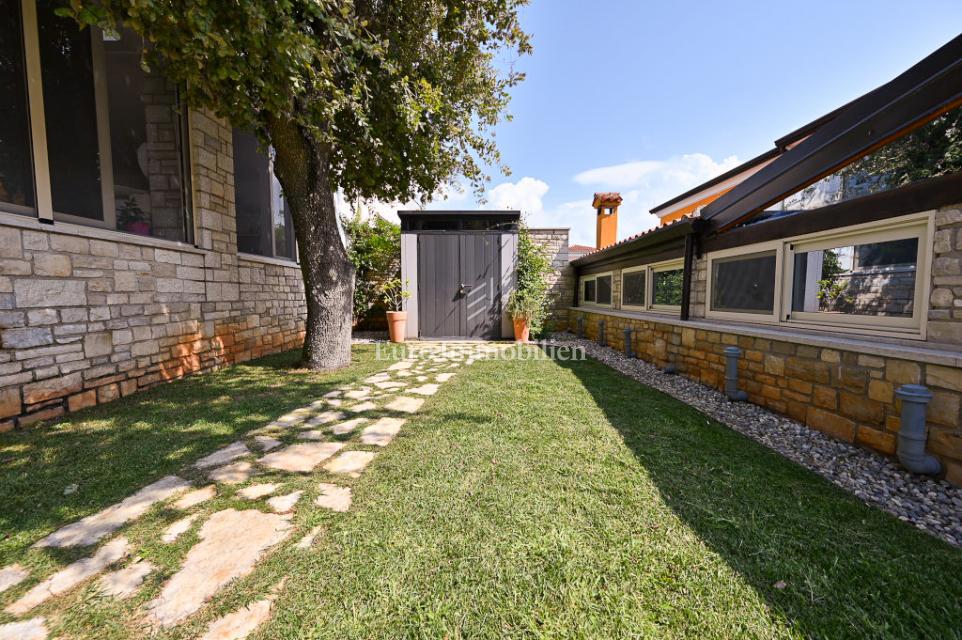 Istria, Cittanova – Casa arredata con splendido giardino curato