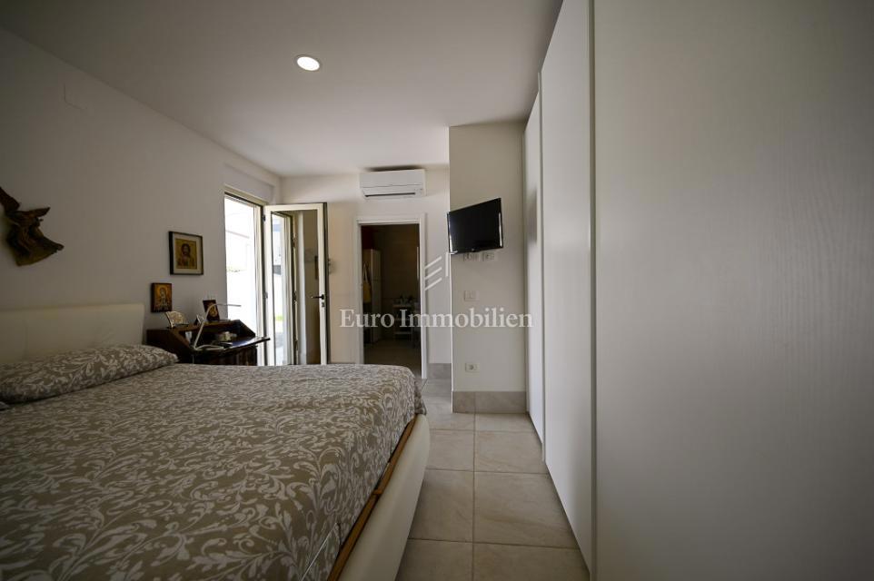 Istria, Cittanova – Casa arredata con splendido giardino curato