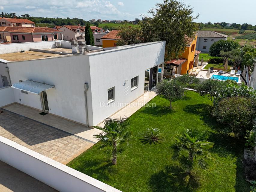 Istria, Cittanova – Casa arredata con splendido giardino curato