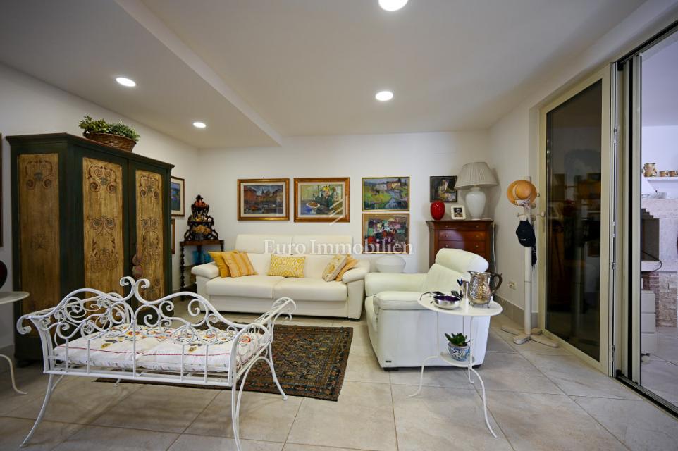 Istria, Cittanova – Casa arredata con splendido giardino curato