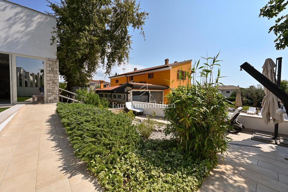 Istria, Cittanova – Casa arredata con splendido giardino curato