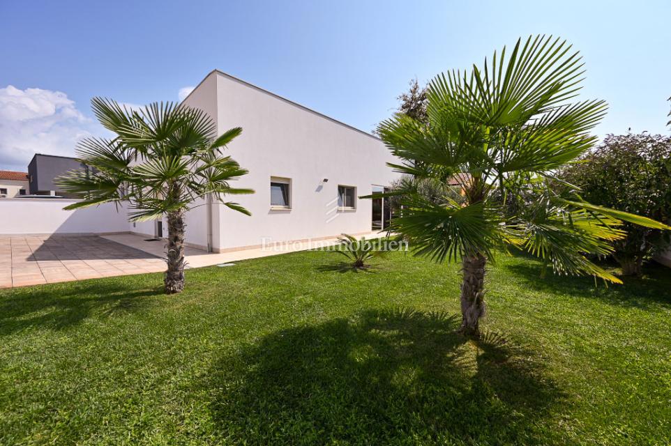 Istria, Cittanova – Casa arredata con splendido giardino curato